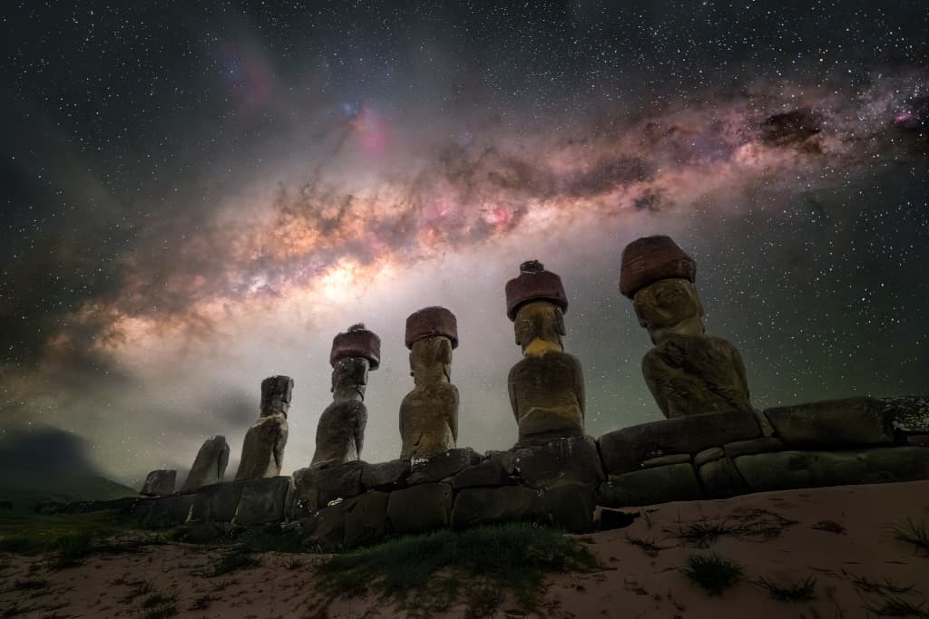 The Guardians of Rapa Nui beneath the Milky Way